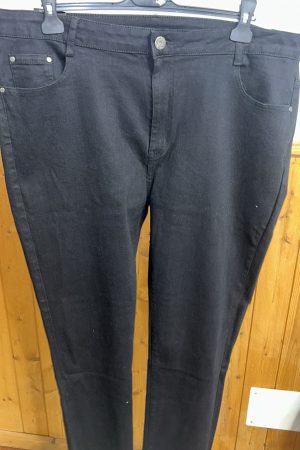 Pantalón vaquero negro recto