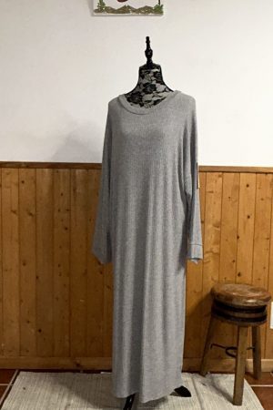 Vestido gris de punto canalé con puño cuello redondo abrigadito