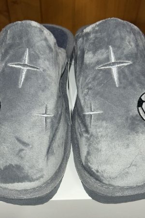 Zapatilla de caballero de casa gris