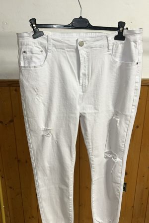 Pantalón vaquero blanco roto