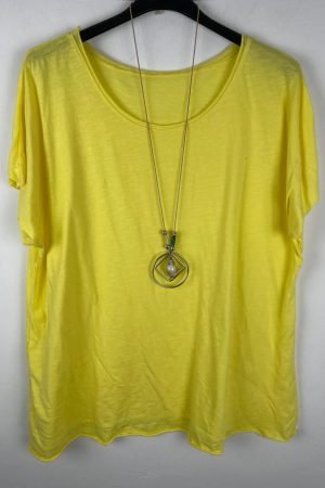 Camiseta Basica Amarilla collar