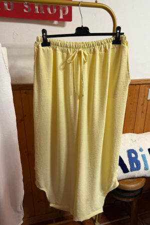 Pantalon Boton amarillo